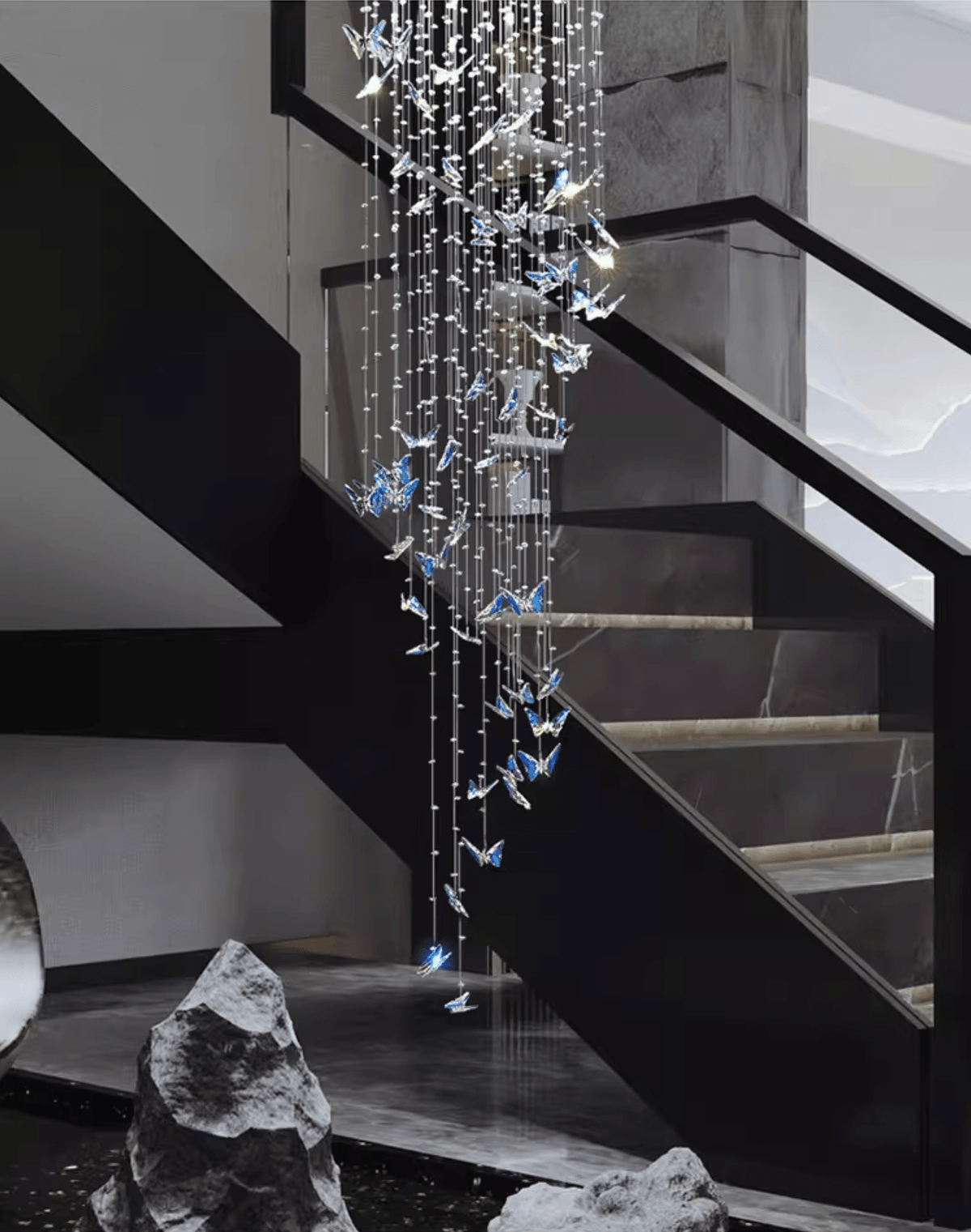 Volans-lysekrone med sommerfugle- og krystalglasdesign