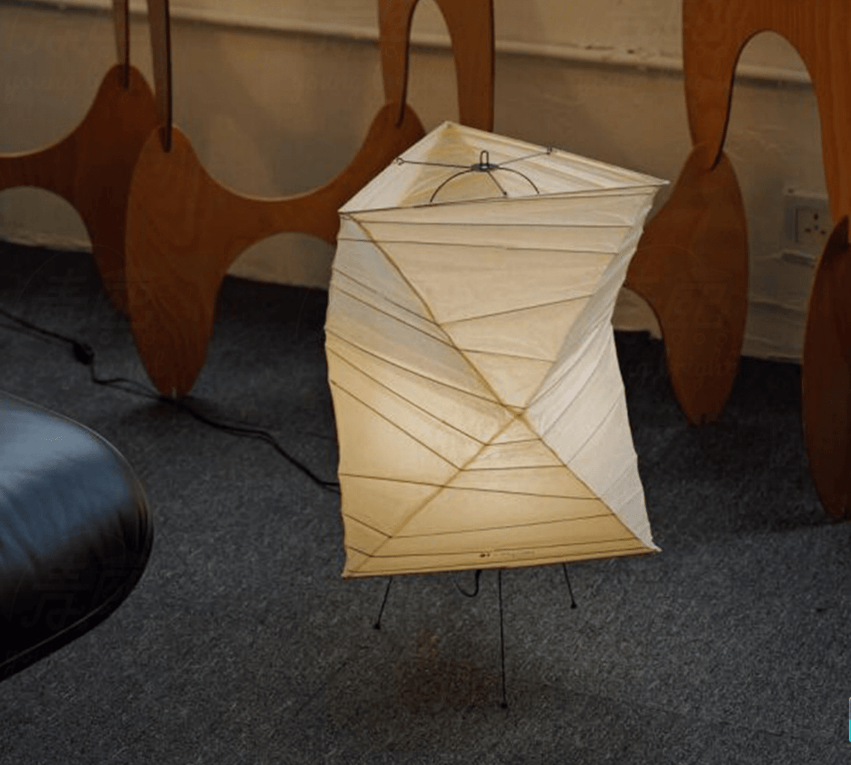 Avelisse Bordslampa med Vridet Pappersskärm