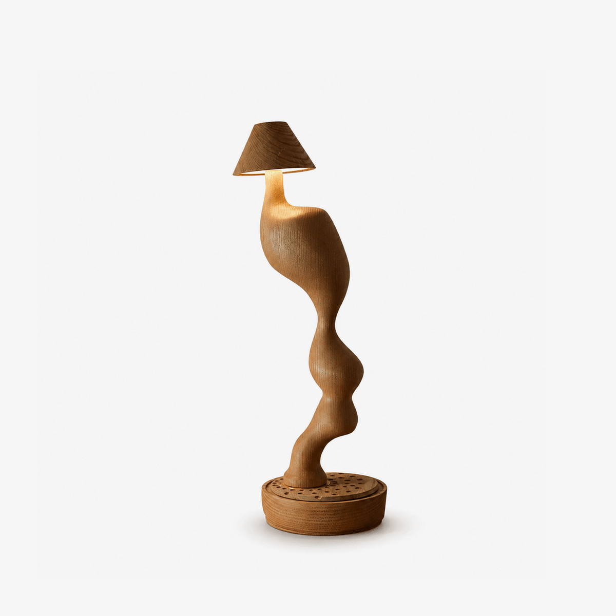 Sladdlös bordslampa i snidat trä