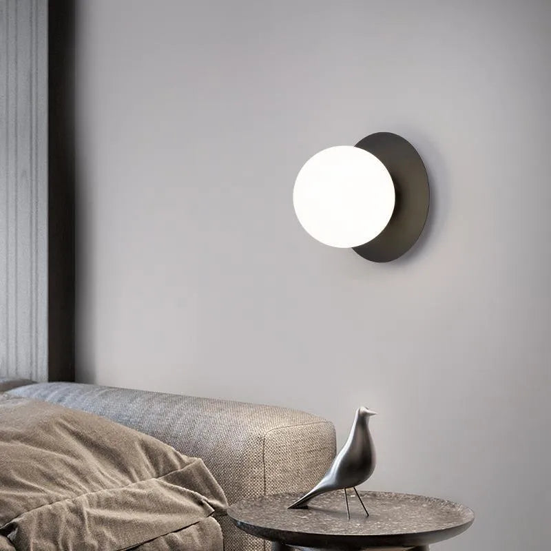 Candeeiro de parede Arvion elegante, esfera de vidro