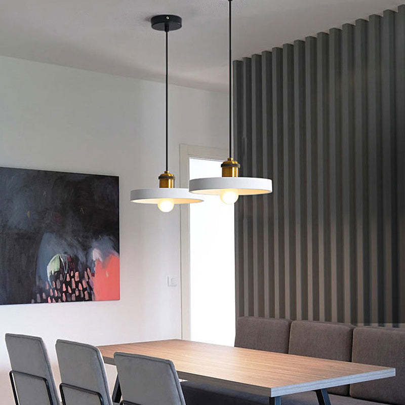 Candeeiro suspenso Aria minimalista art déco, monocromático