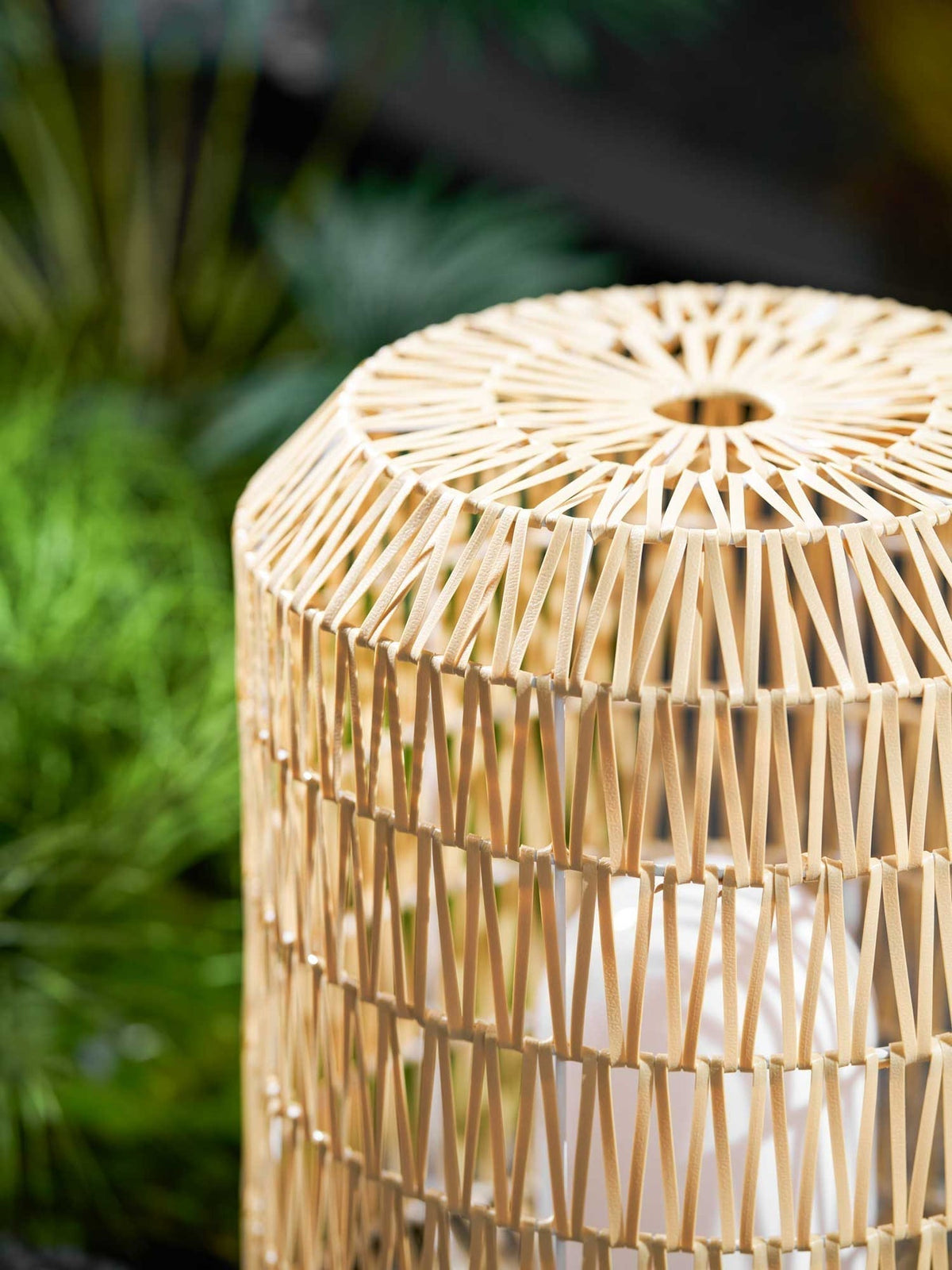 Candeeiro de exterior em rattan entrançado