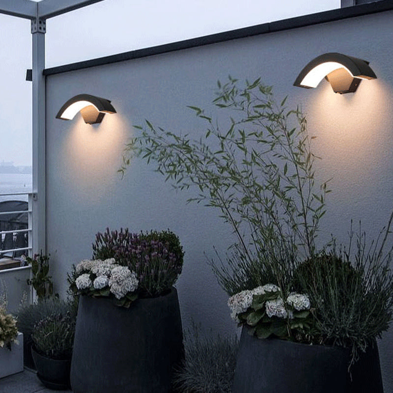 Candeeiro de parede exterior Alvyn nórdico, LED, arqueado e impermeável, preto