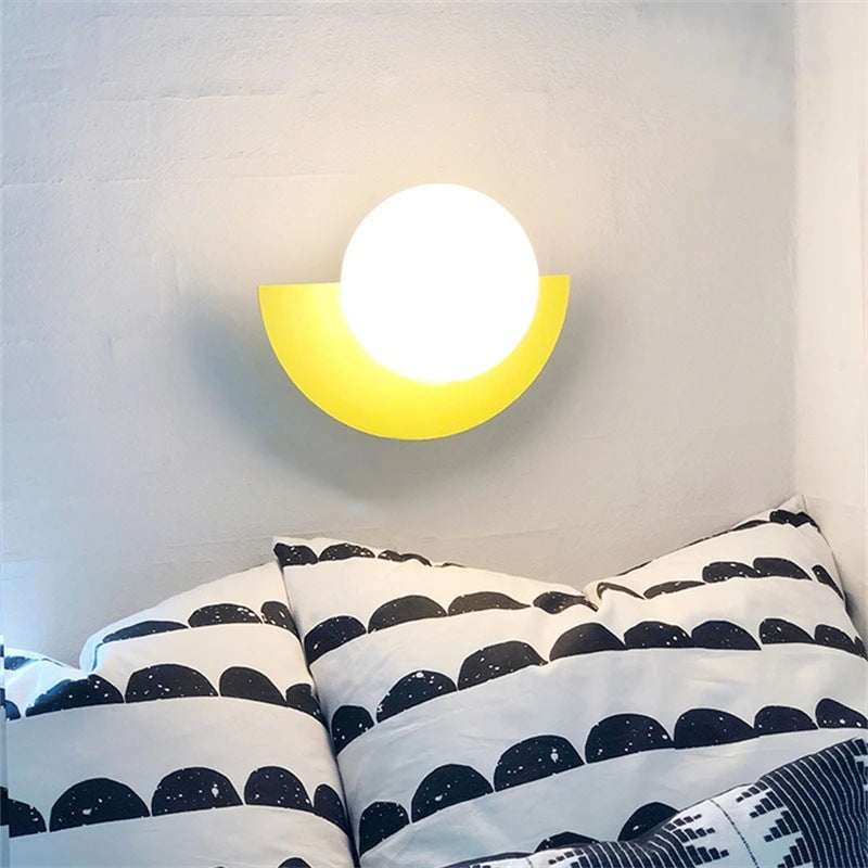 Solvire vägglampa halvcirkelformad glob