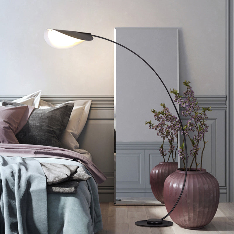 Edge moderne buet gulvlampe i metal, sort