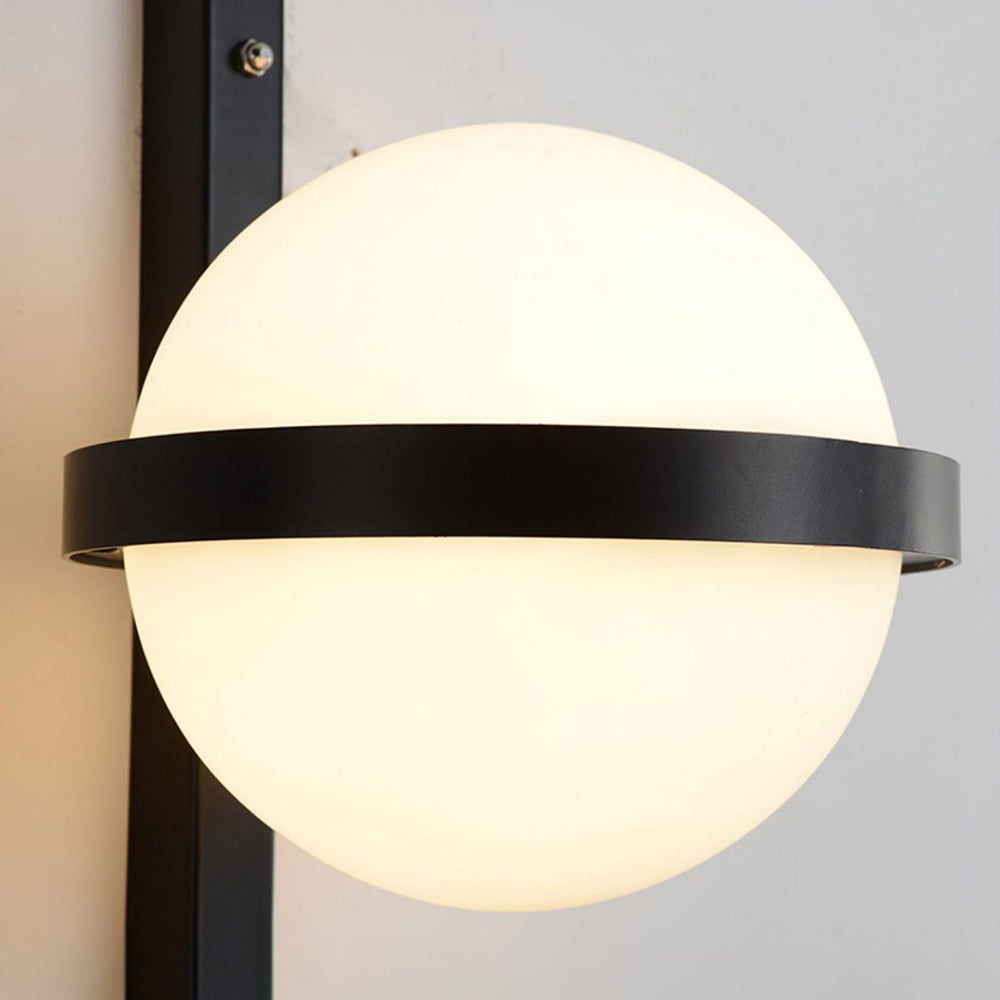 Ray modern utomhusvägglampa med solcell, klot och växtkruka i metall, svart/vit