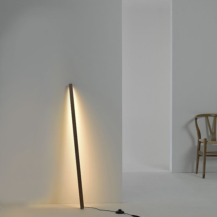 Ozawa minimalistisk lineær gulvlampe i naturligt træ