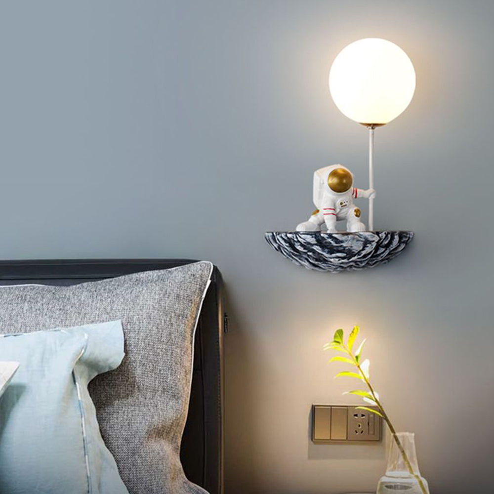Candeeiro de parede Aria decorativo Astronauta de vidro, branco/branco-azulado
