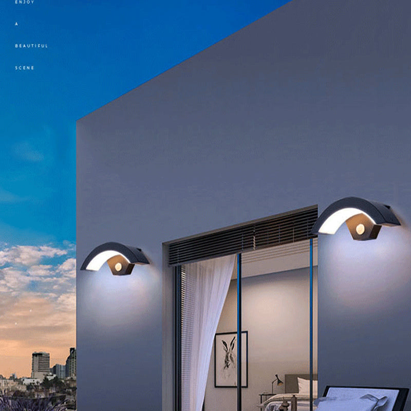 Candeeiro de parede exterior Alvyn nórdico, LED, arqueado e impermeável, preto