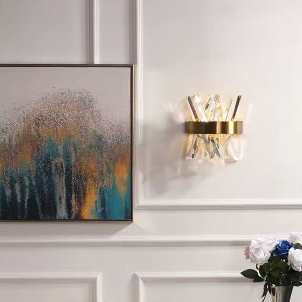 Kristy dekorativ geometrisk vägglampa av kristall/metall, guld