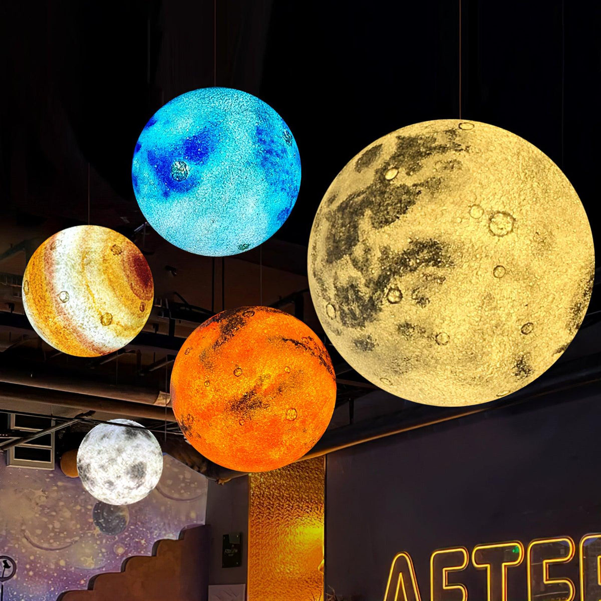 CosmoSphere planetarisk pendellampe