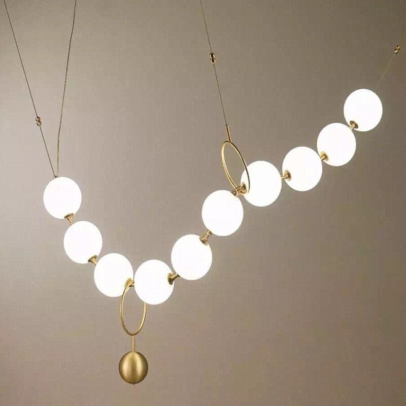 Valentina-postmoderni loft-tyylinen palloriippuvalaisin, luova kaulakorumalli