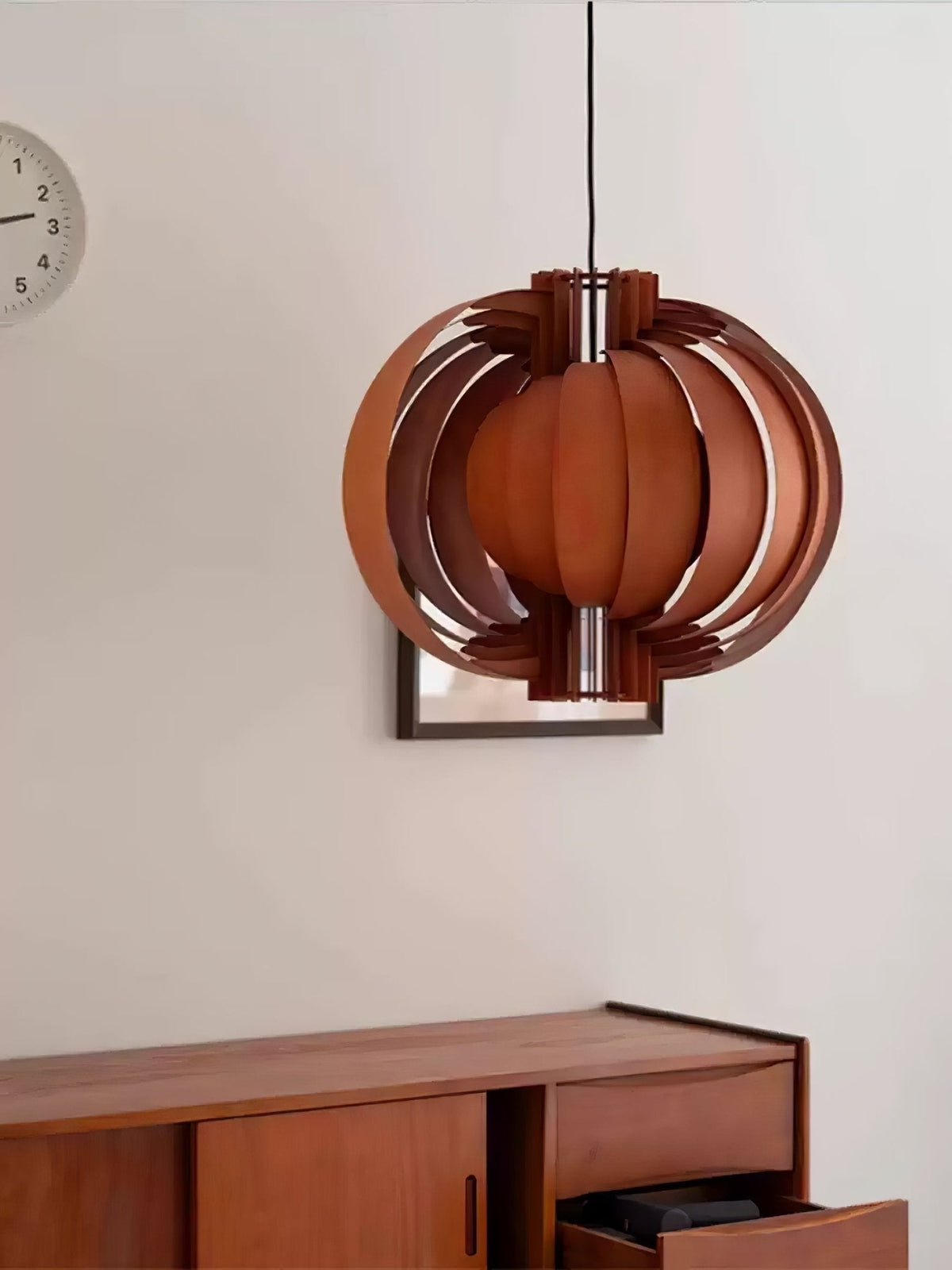 Candeeiro suspenso de madeira com aro elegante premium Ivraeus