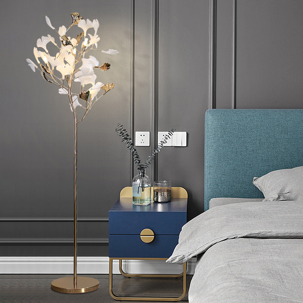 Olivia kunstnerisk gulvlampe med blad, keramik/metal, hvid/guld, arbejdsværelse