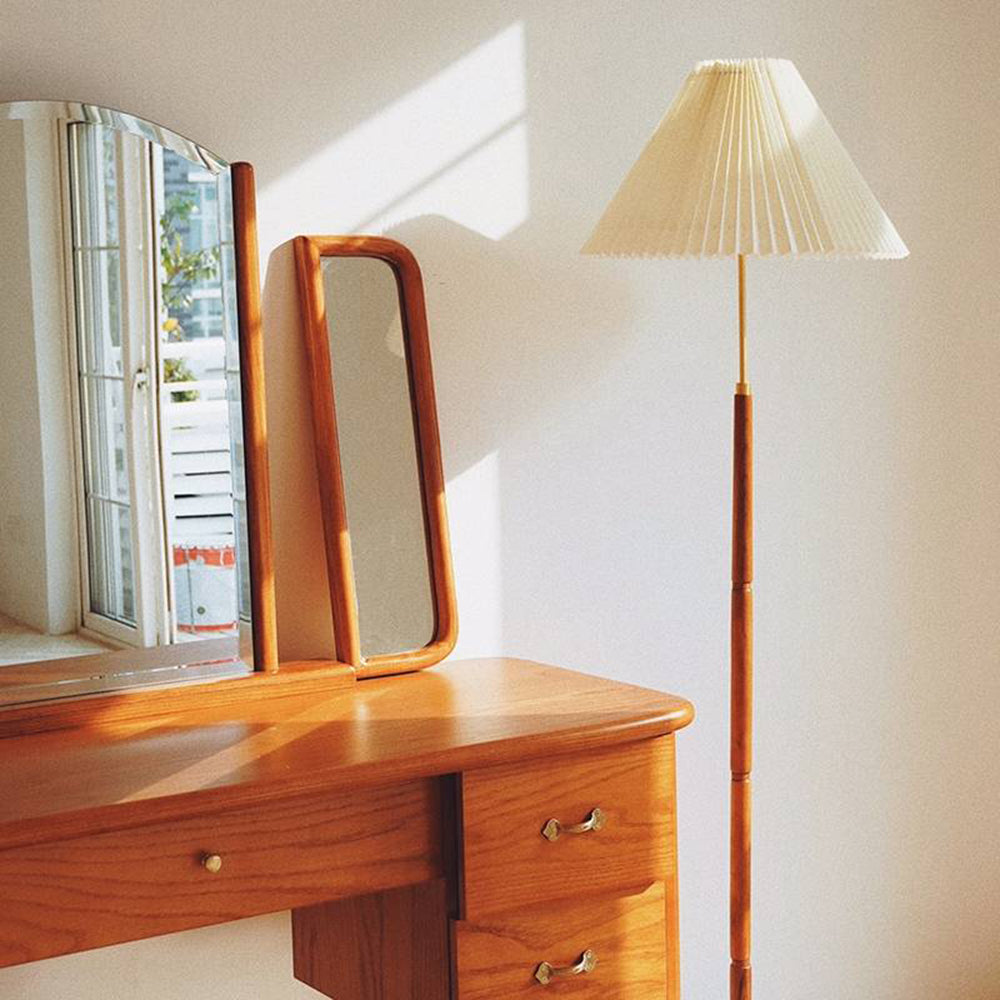 Ozawa plisseret gulvlampe, 2 farver