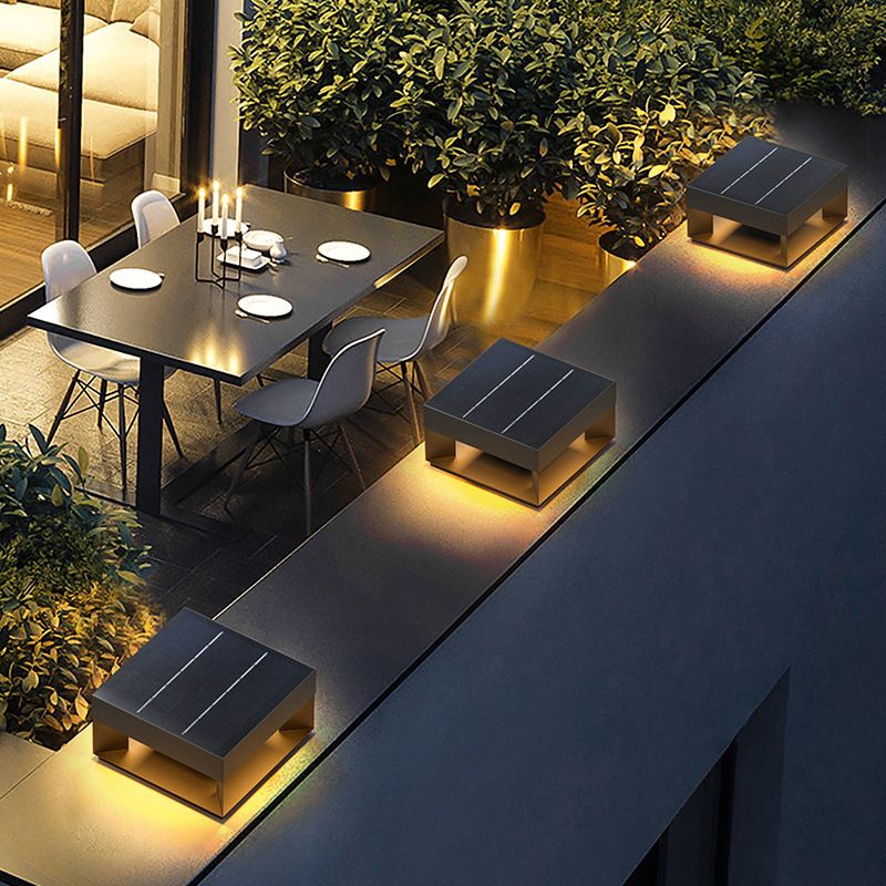 Ray postmodern fyrkantig solcellsdriven LED-utomhuslampa i metall