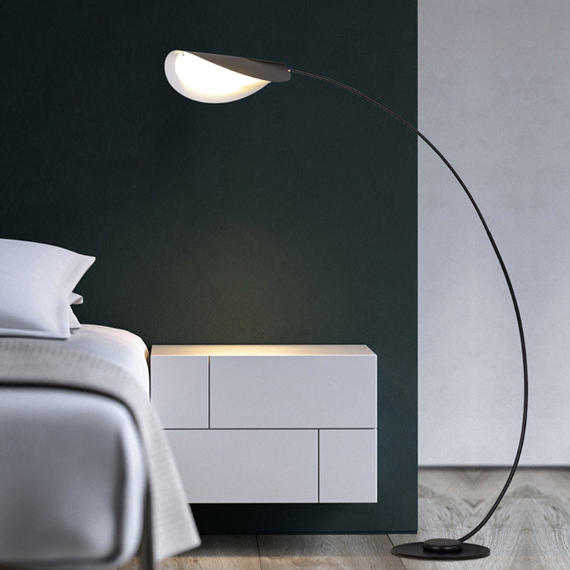 Edge moderne buet gulvlampe i metal, sort