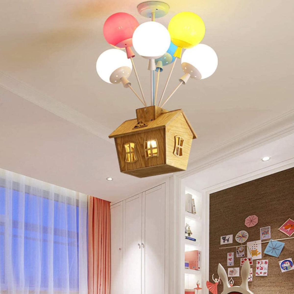 Candeeiro de teto de designer Aria em madeira para quarto infantil