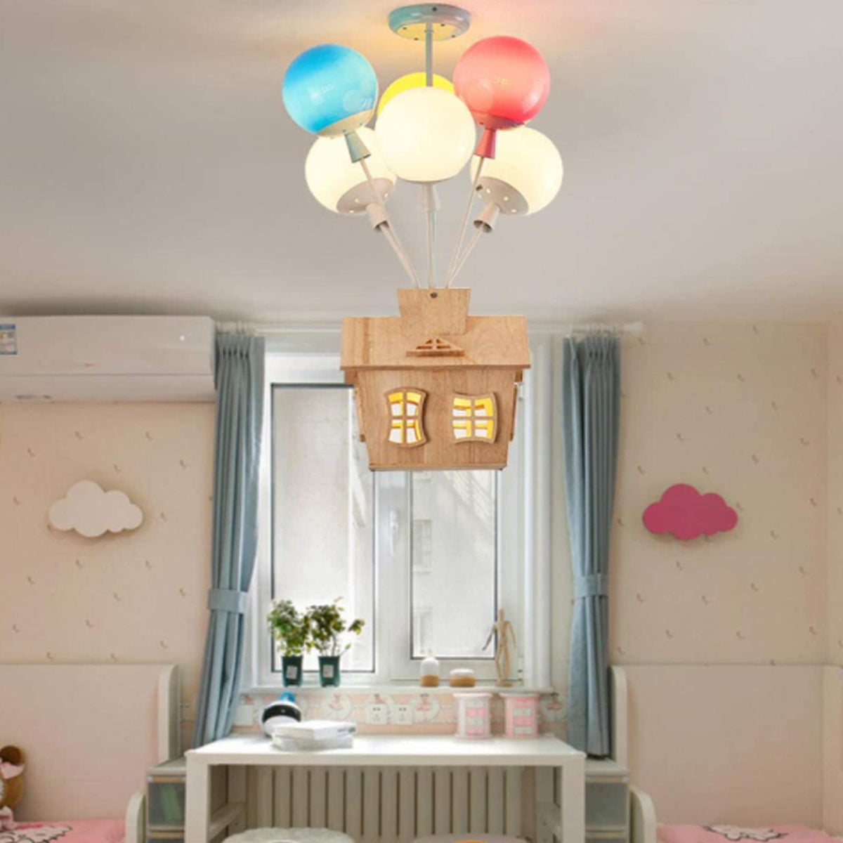 Candeeiro de teto de designer Aria em madeira para quarto infantil
