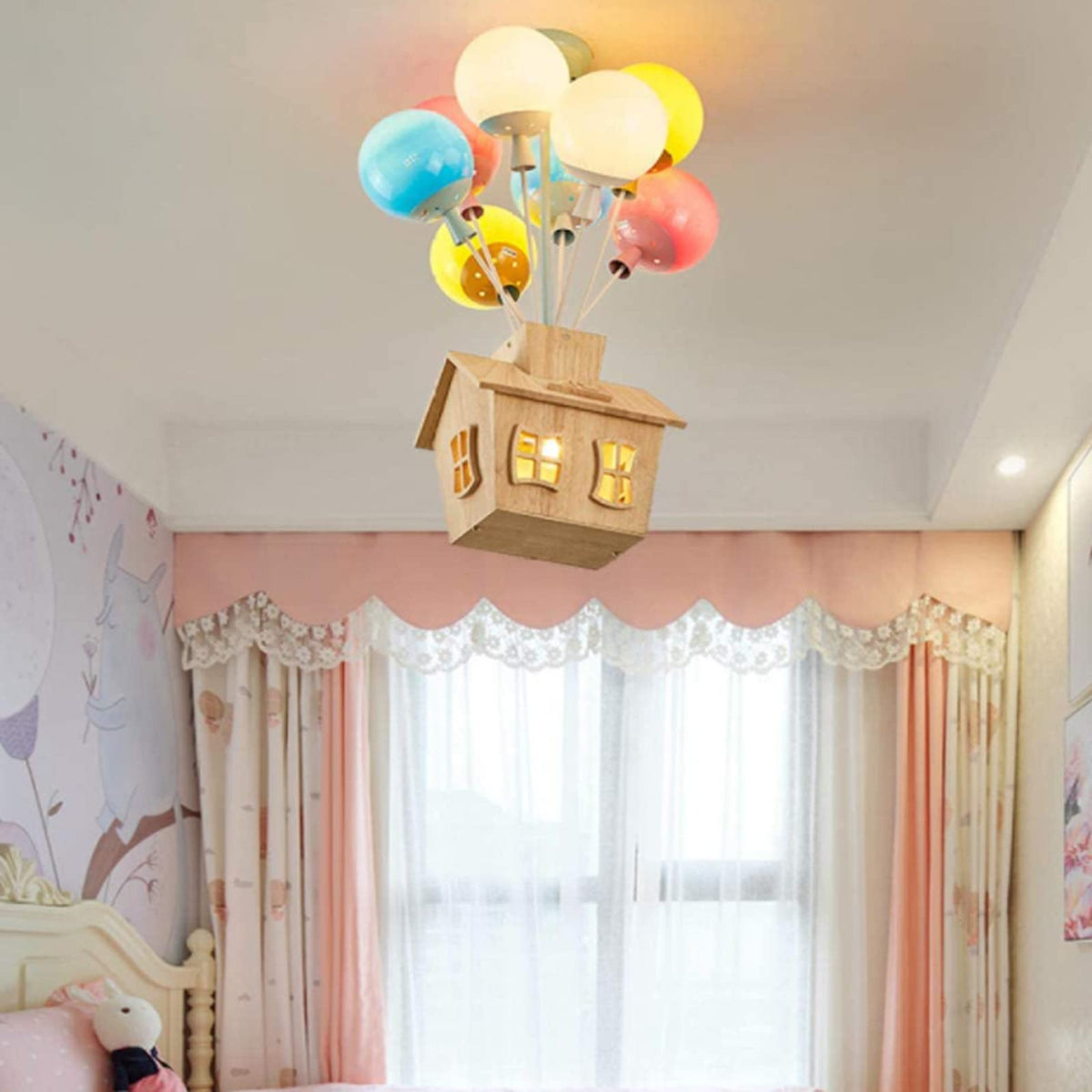 Candeeiro de teto de designer Aria em madeira para quarto infantil