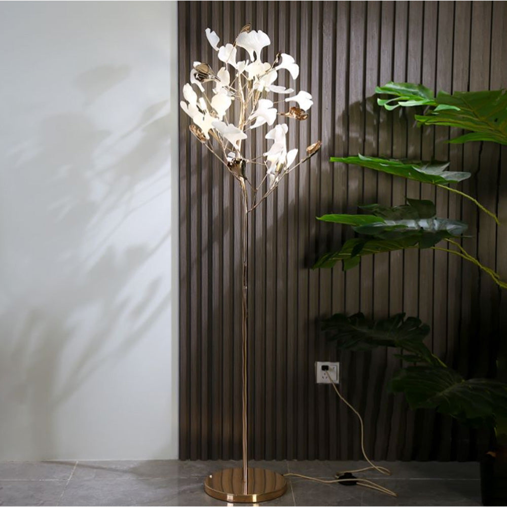 Olivia kunstnerisk gulvlampe med blad, keramik/metal, hvid/guld, arbejdsværelse