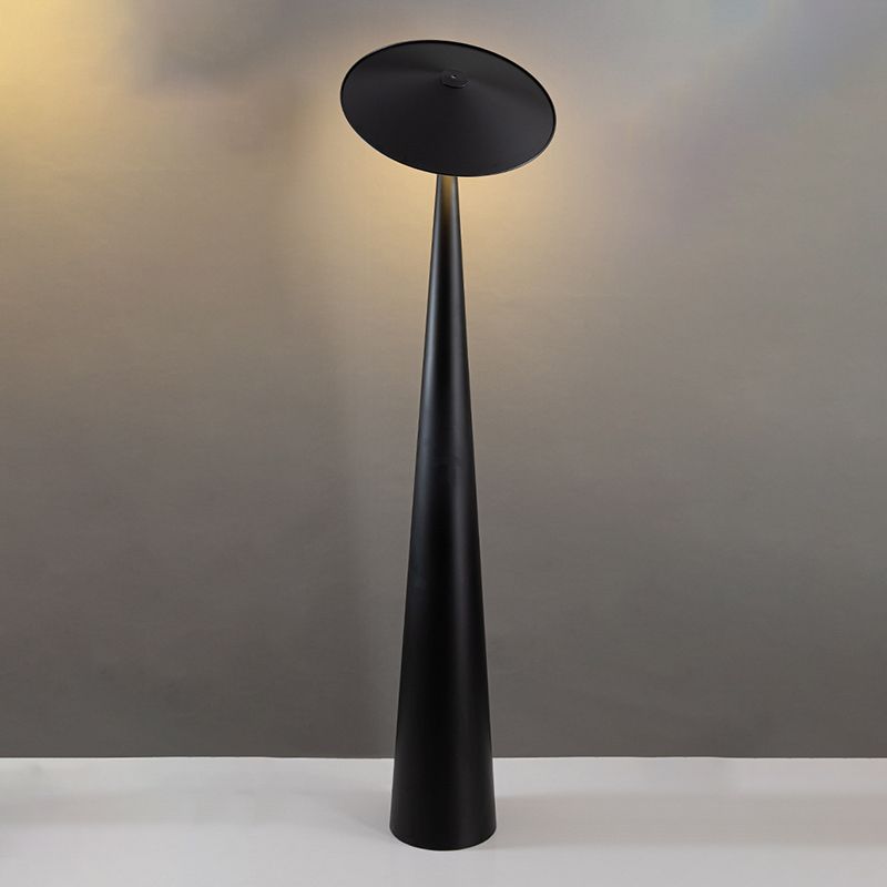 Salgado modern tefatformad golvlampa i metall, svart