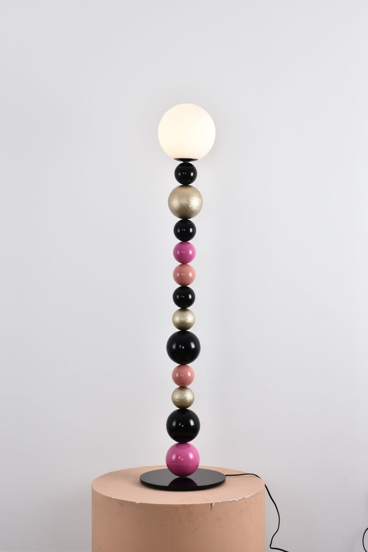 Kaleido gulvlampe med runde stablede kugler