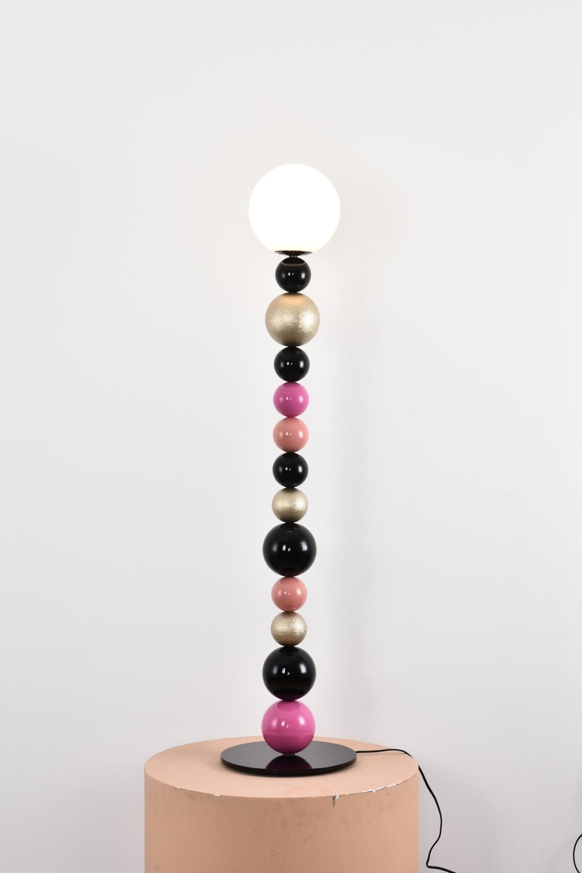 Kaleido gulvlampe med runde stablede kugler