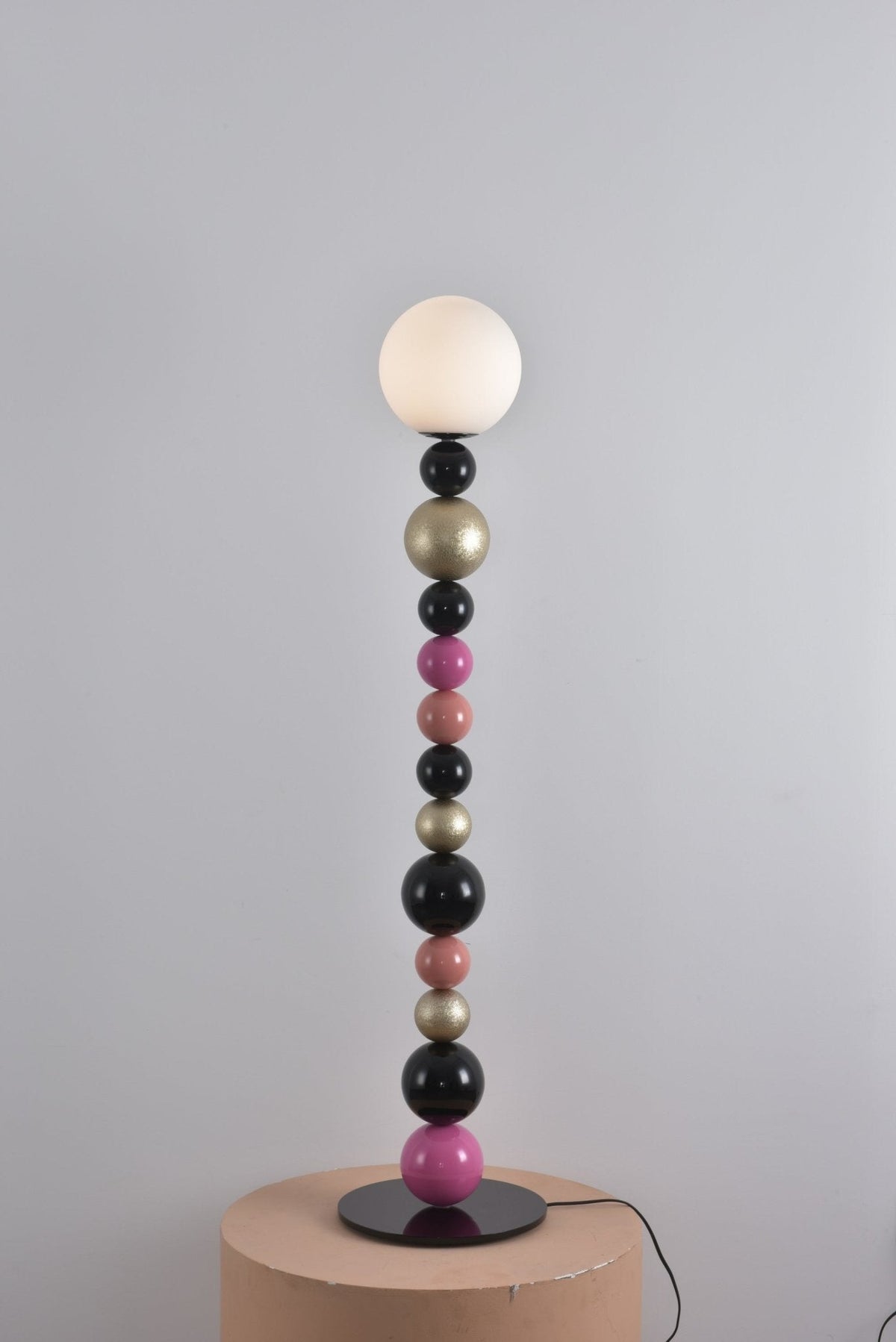 Kaleido gulvlampe med runde stablede kugler