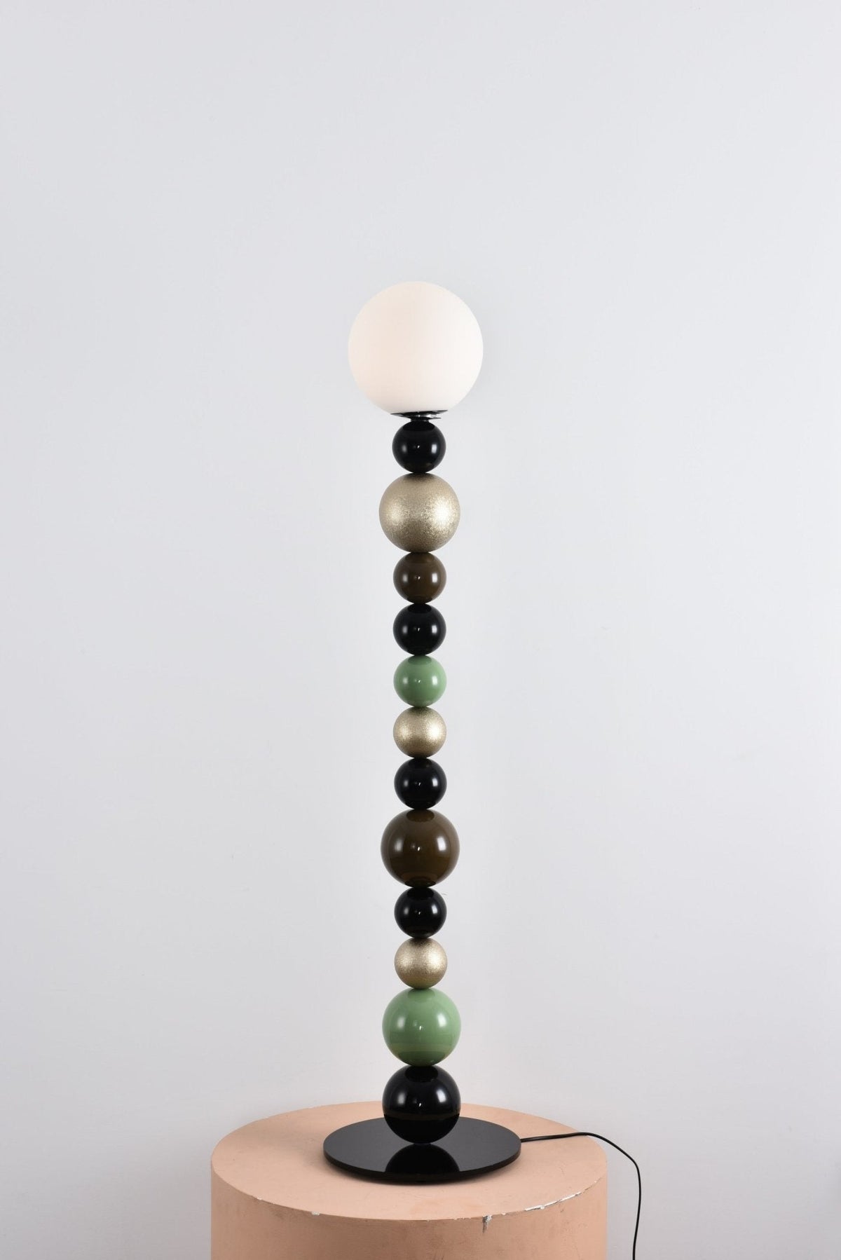 Kaleido gulvlampe med runde stablede kugler