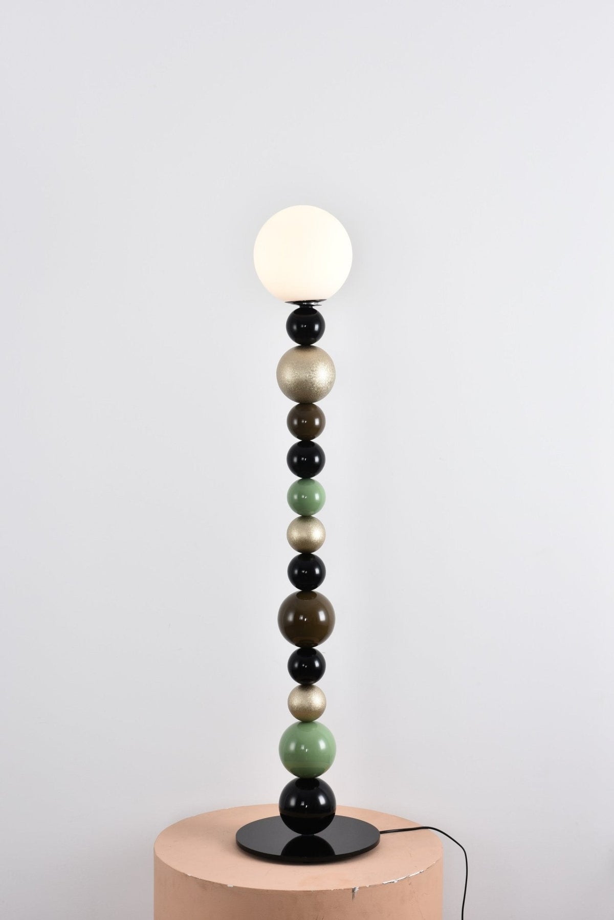 Kaleido gulvlampe med runde stablede kugler