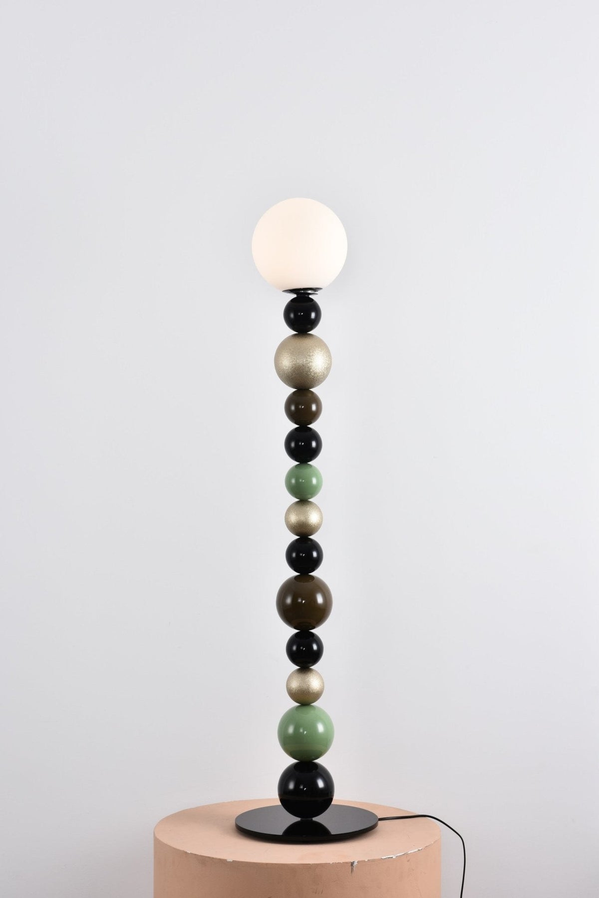 Kaleido gulvlampe med runde stablede kugler