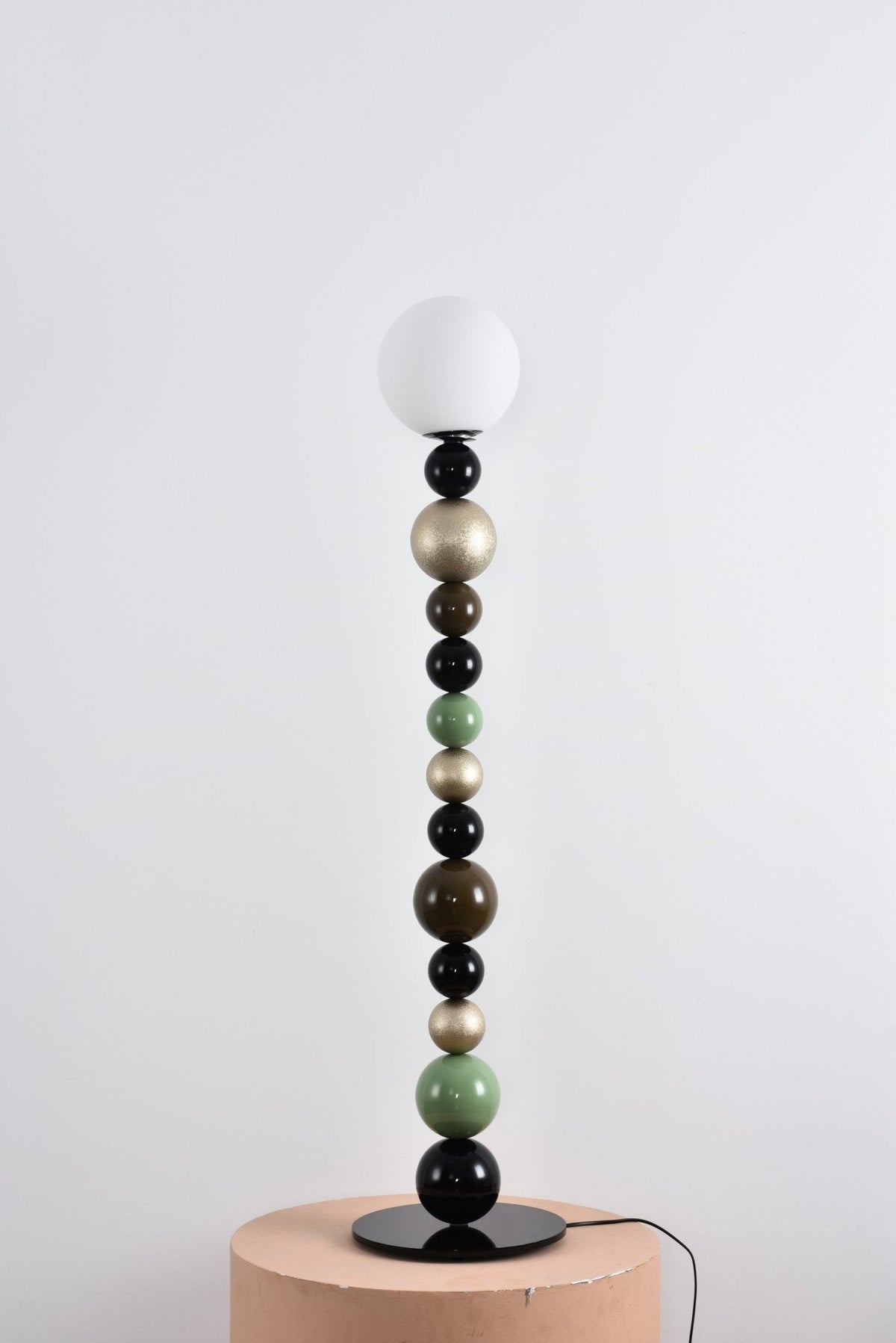 Kaleido gulvlampe med runde stablede kugler