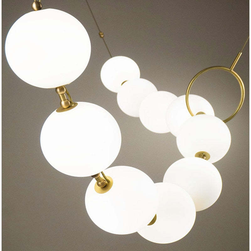 Valentina-postmoderni loft-tyylinen palloriippuvalaisin, luova kaulakorumalli