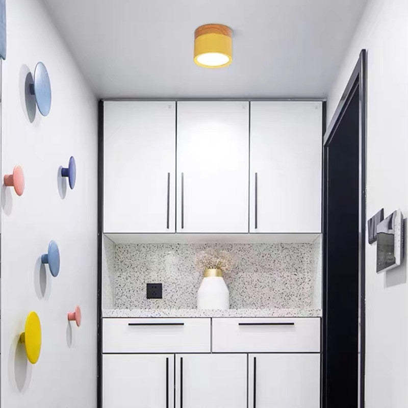Luxin sívalur loftlampi sem festist þétt við loft