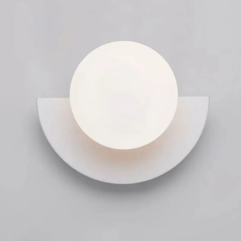 Solvire vägglampa halvcirkelformad glob