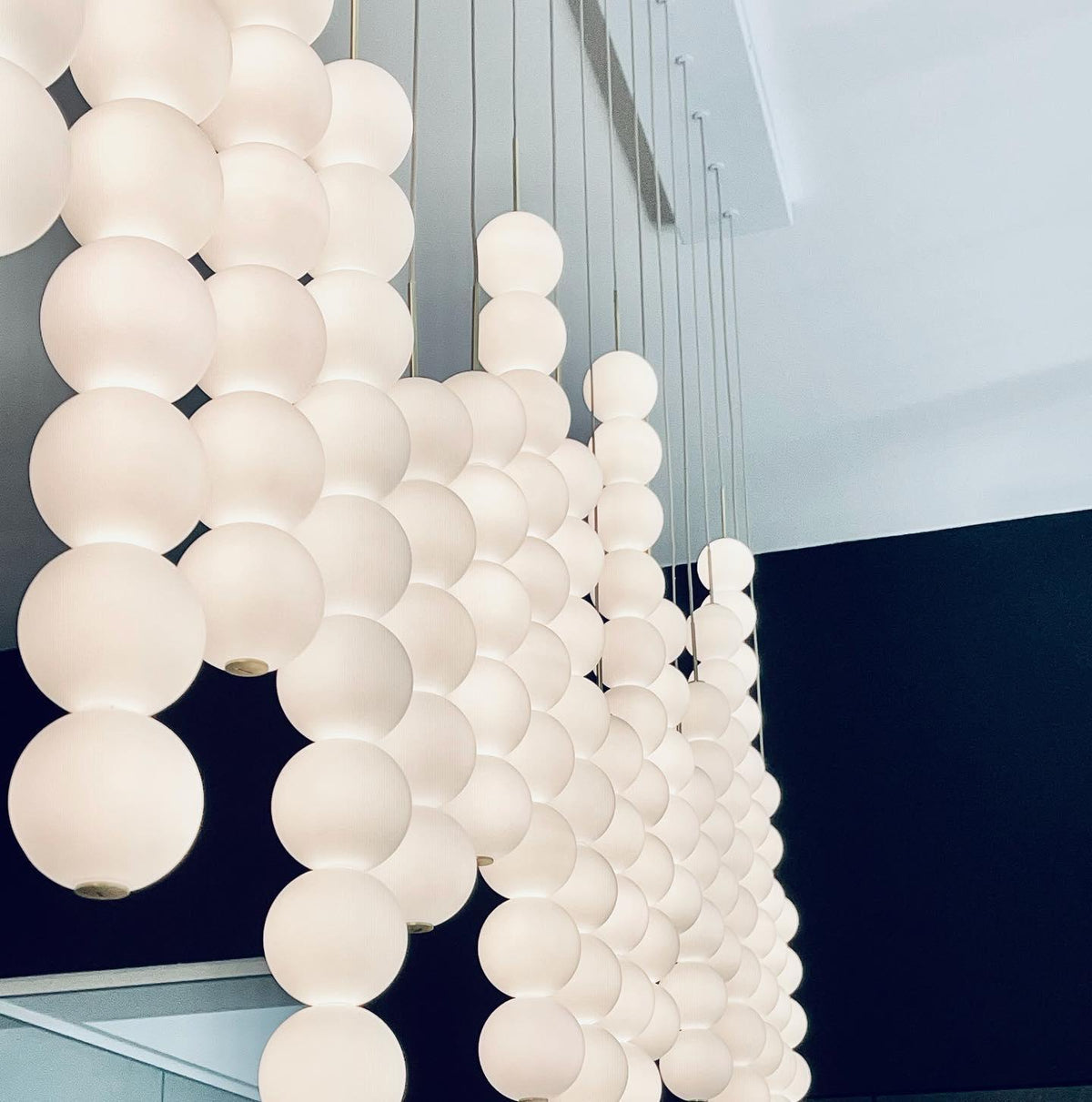 Fray kunstnerisk pendellampe i plast