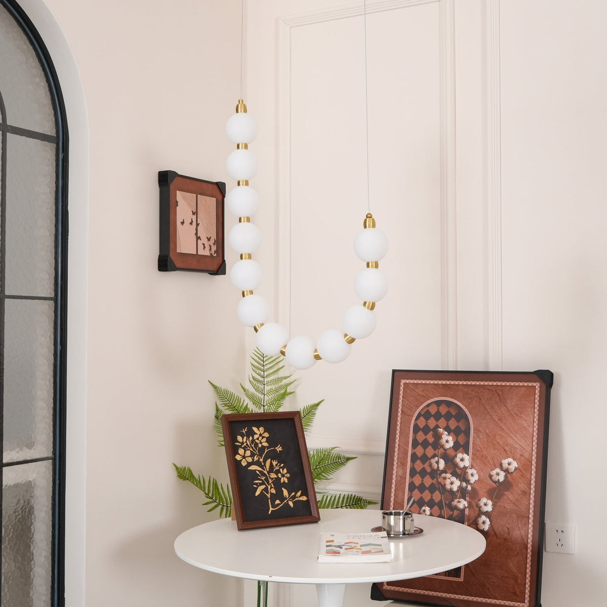 Modern minimalistisk akrylkrona med ädelstensdesign