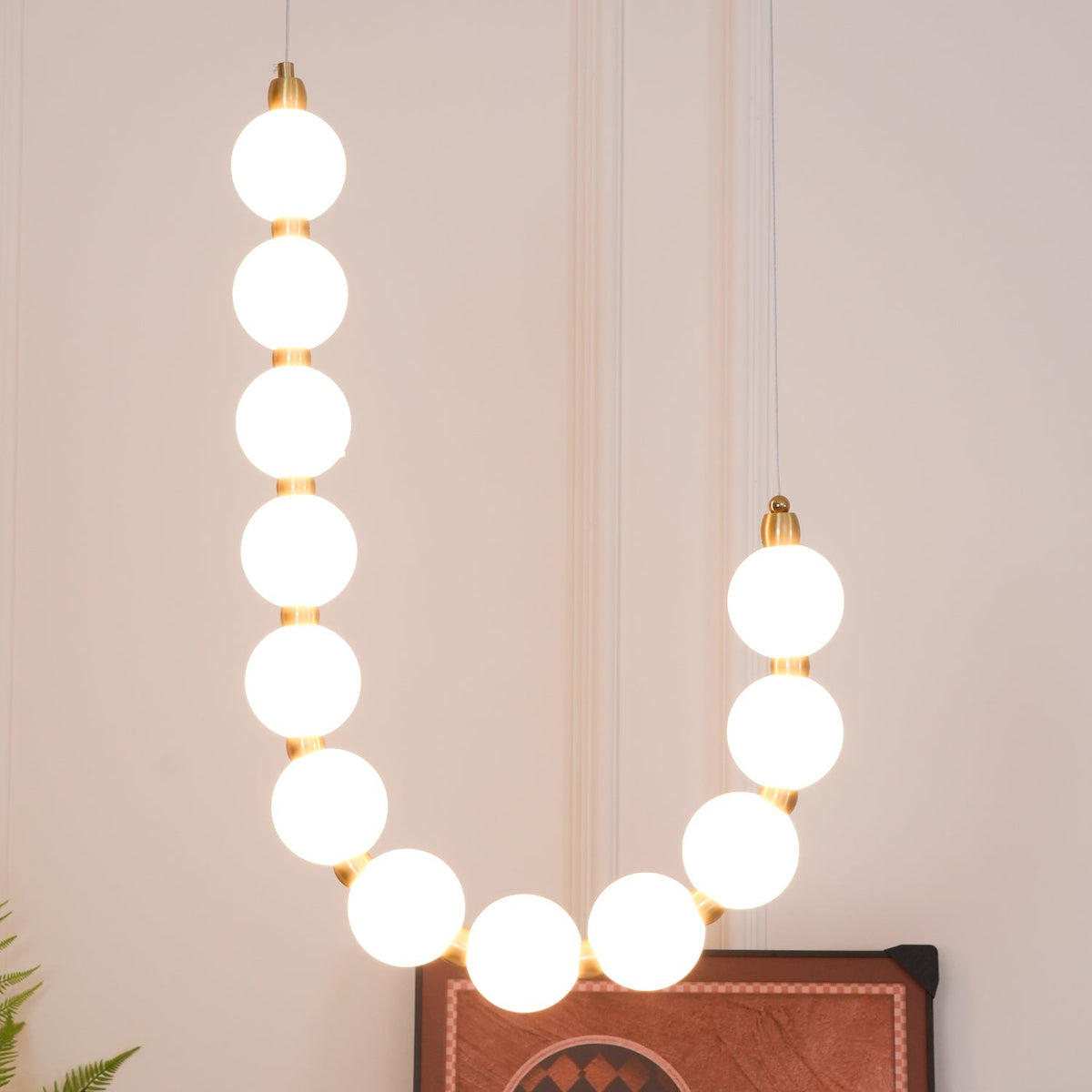 Modern minimalistisk akrylkrona med ädelstensdesign
