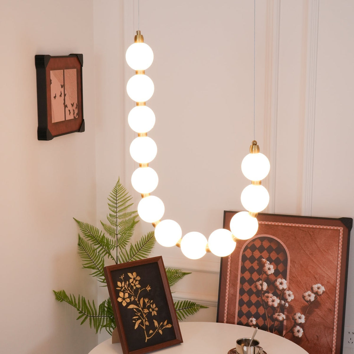 Modern minimalistisk akrylkrona med ädelstensdesign