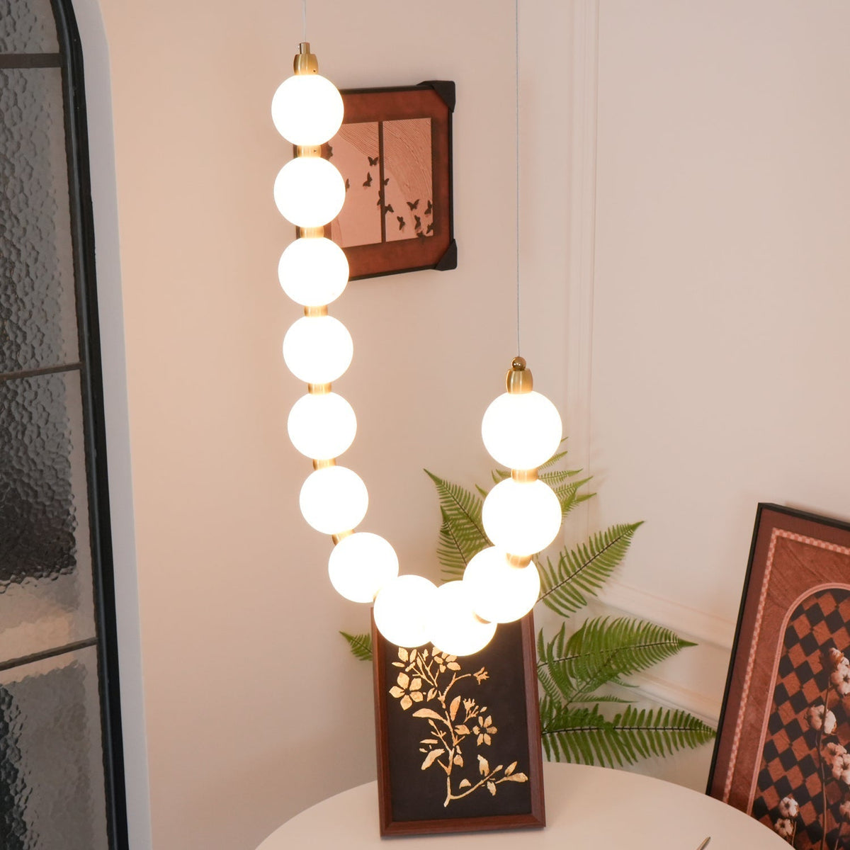 Modern minimalistisk akrylkrona med ädelstensdesign