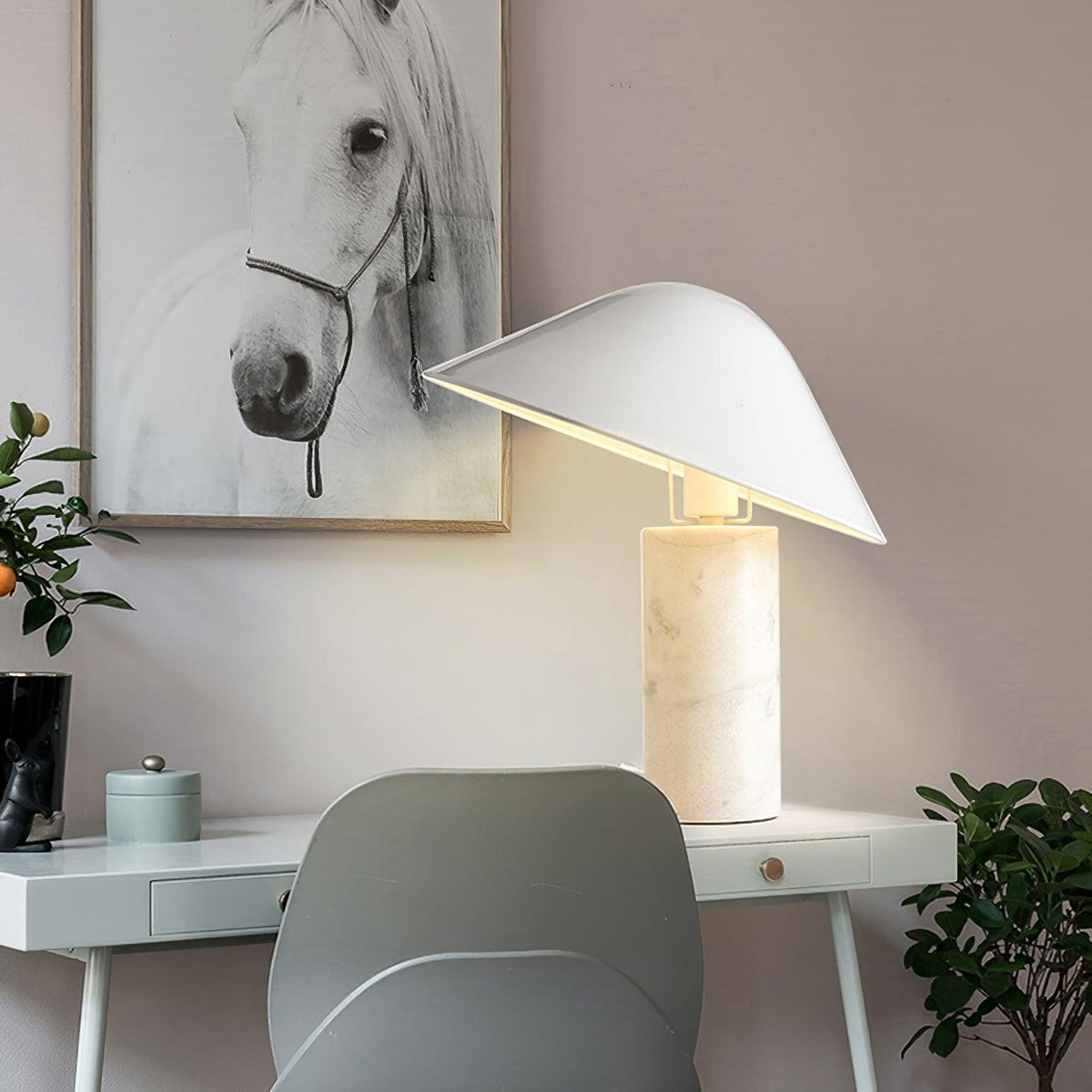 Minimalistisk marmorbordlampe Elyrian