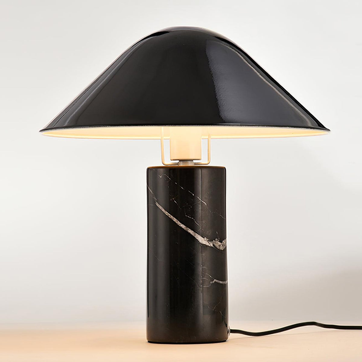 Minimalistisk marmorbordlampe Elyrian