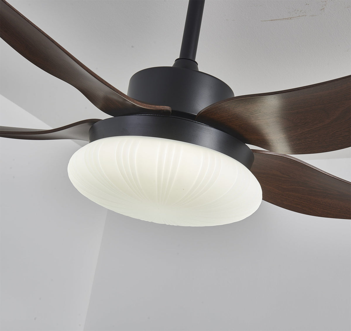 Ventoinha de teto moderna com luz em madeira Zerith