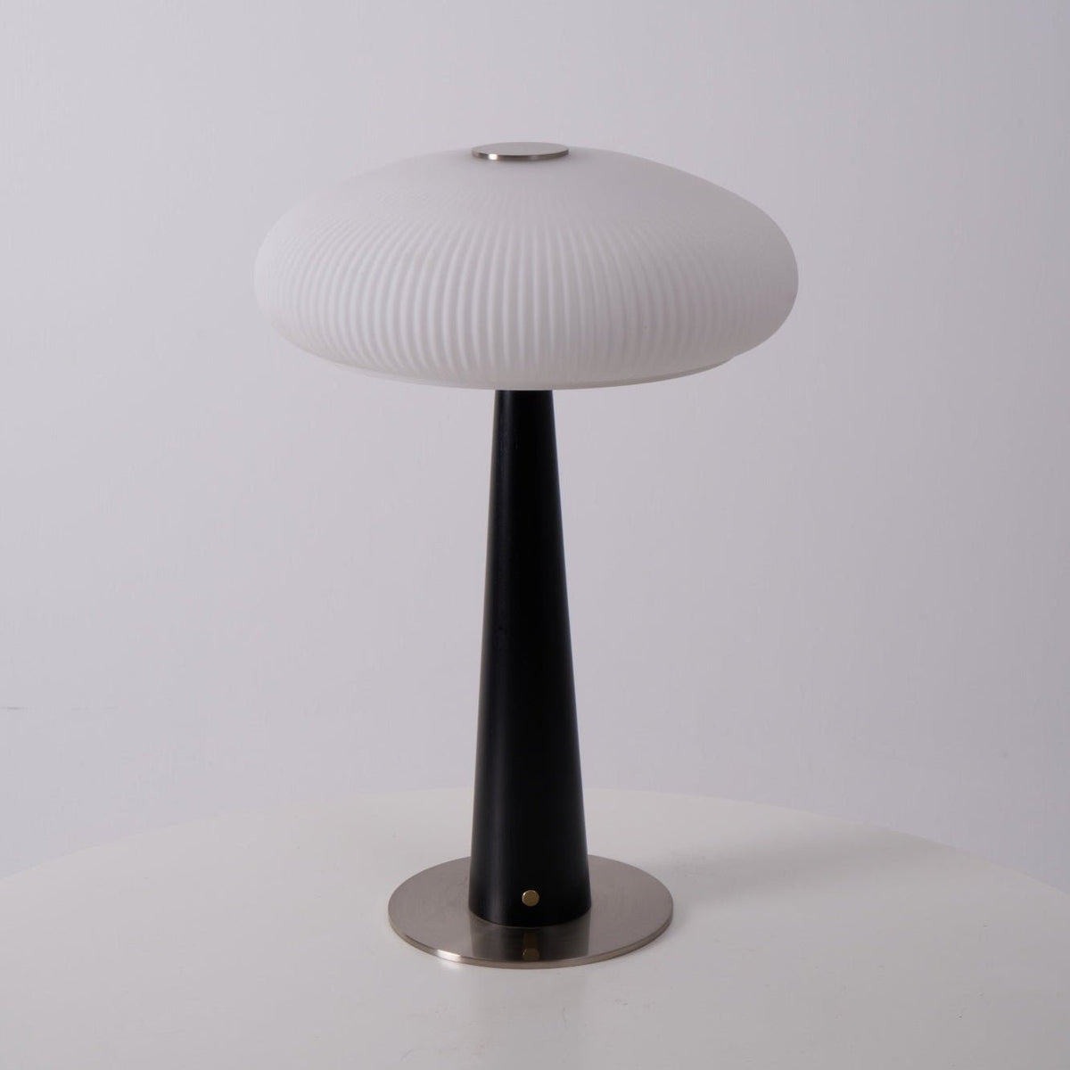 Glow minimalistinen puupöytälamppu