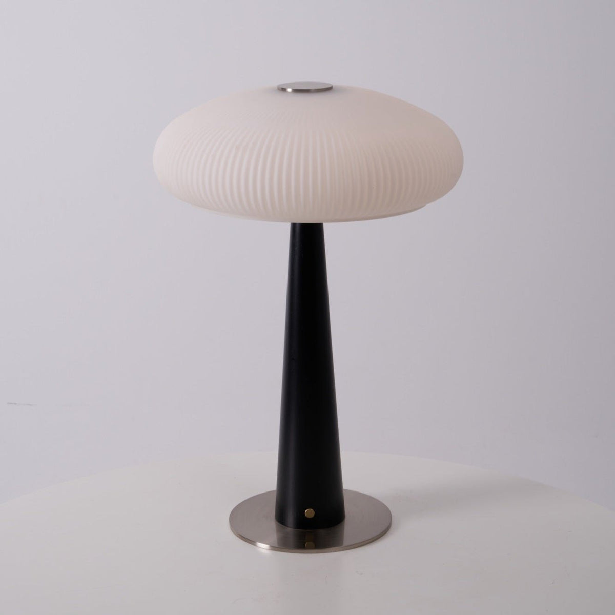 Glow minimalistinen puupöytälamppu