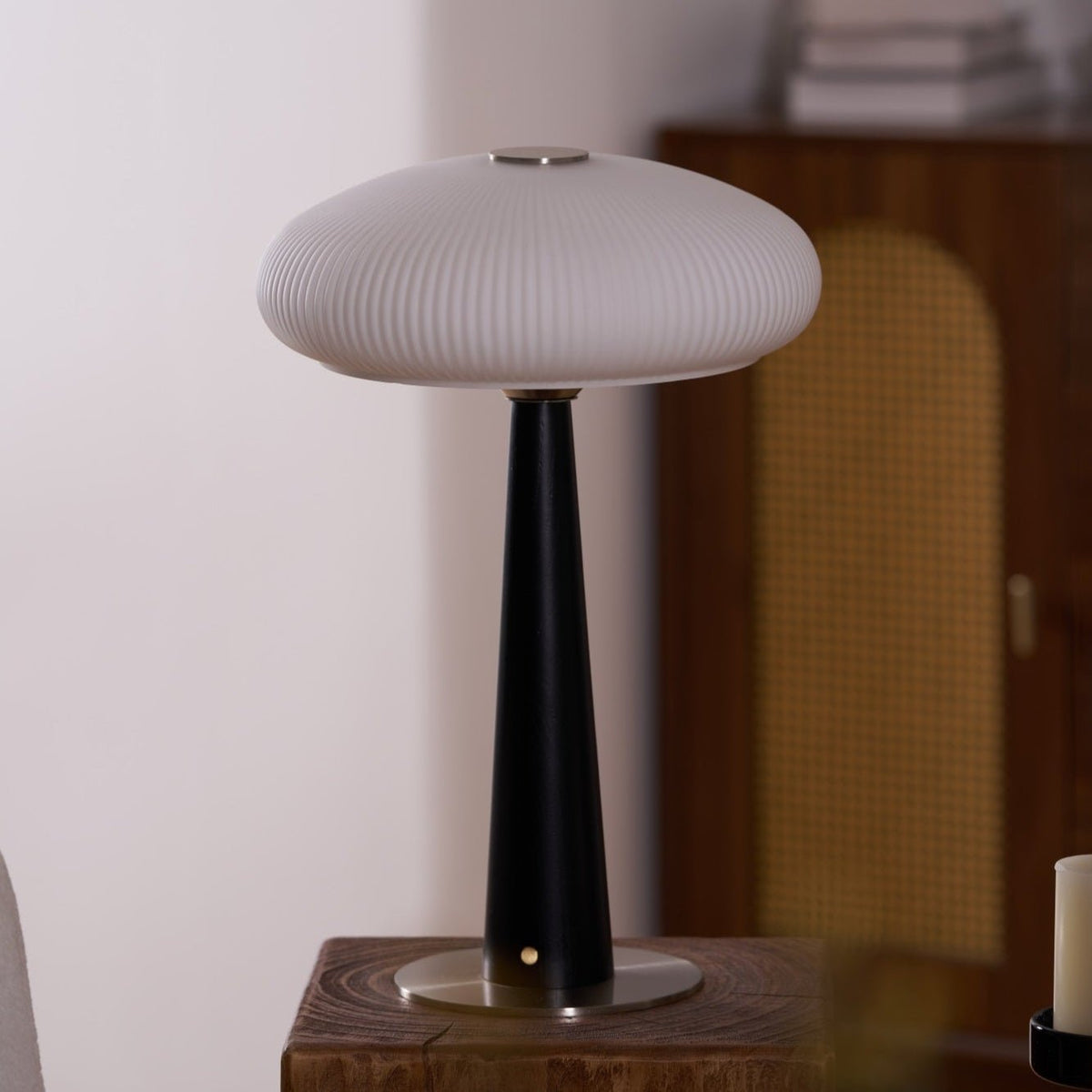 Glow minimalistinen puupöytälamppu