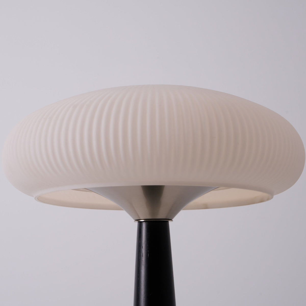 Glow minimalistinen puupöytälamppu