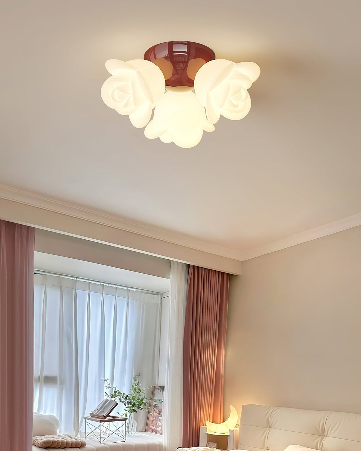 Loftslampe med metalroset og blomsterkunstnerisk accent i PE-rosenform