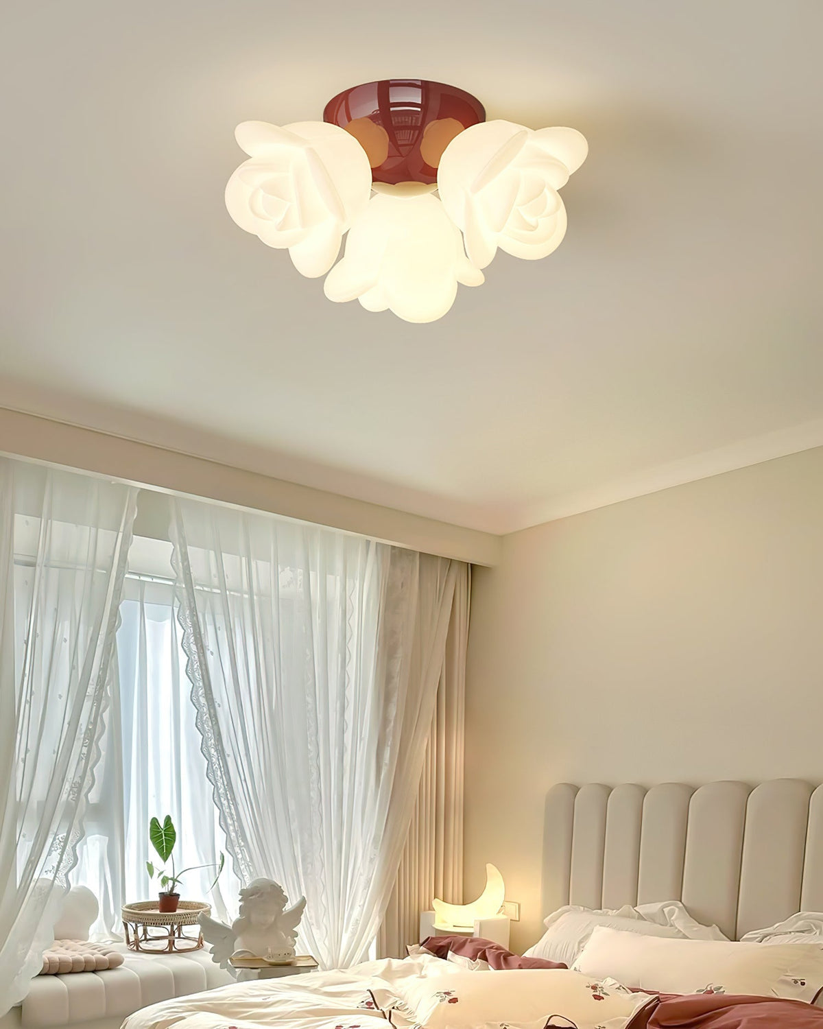 Loftslampe med metalroset og blomsterkunstnerisk accent i PE-rosenform